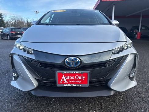 Used 2017 Toyota Prius Prime Advanced image 2