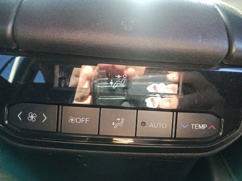 Used 2023 Toyota Highlander Limited image 28