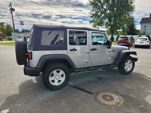Used 2018 Jeep Wrangler Unlimited Sport S image 15