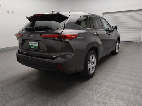 Used 2022 Toyota Highlander LE image 9