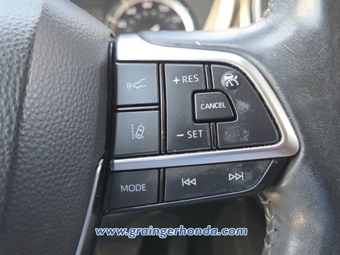 Used 2021 Toyota Highlander XLE FWD image 15