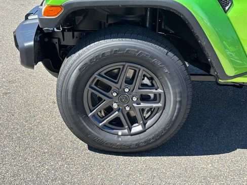 New 2025 Jeep Gladiator Sport image 10