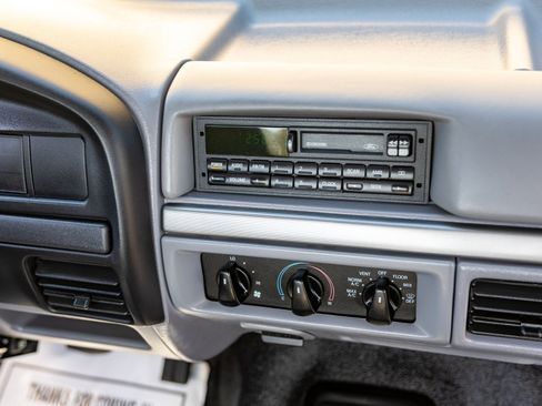 Used 1997 Ford F250 4x4 Regular Cab Heavy Duty image 33