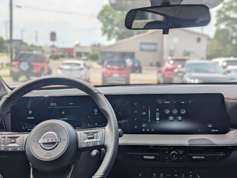 New 2026 Nissan Kicks SR w/ Cold Weather Package AWD/4WD image 18