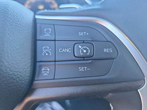 New 2025 Jeep Grand Cherokee Limited image 17