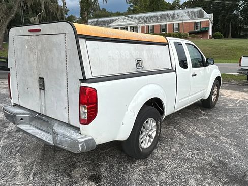 Used 2014 Nissan Frontier SV RWD image 4