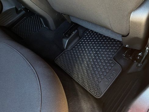 Used 2023 Jeep Renegade Latitude image 28