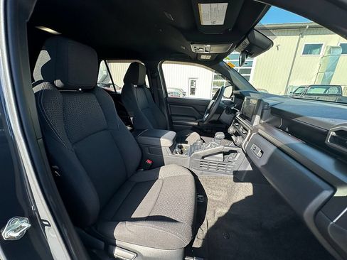 Used 2025 Toyota 4Runner SR5 AWD/4WD image 19