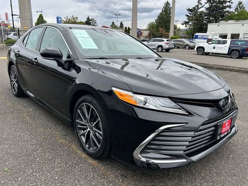 Certified 2023 Toyota Camry XLE w/ Cold Weather Package AWD/4WD image 3