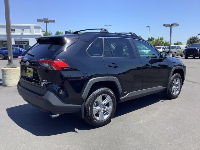 Used 2022 Toyota RAV4 XLE AWD/4WD image 31