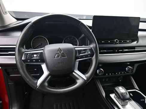 Used 2025 Mitsubishi Outlander AWD image 15