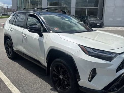 Used 2022 Toyota RAV4 XSE AWD/4WD image 4