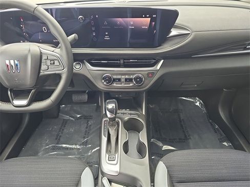 Certified 2024 Buick Envista Preferred w/ Convenience I Package image 13