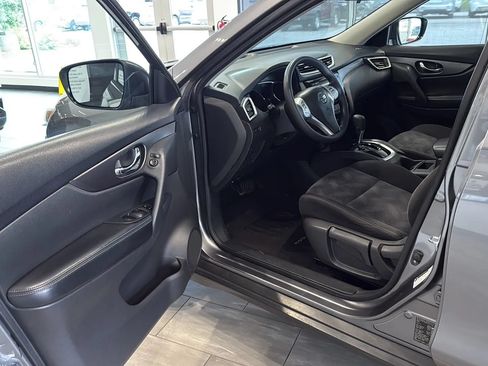 Used 2015 Nissan Rogue S FWD image 12