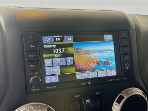 Used 2016 Jeep Wrangler Unlimited Rubicon AWD/4WD image 15