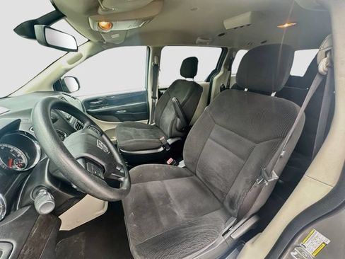 Used 2019 Dodge Grand Caravan SE FWD image 20