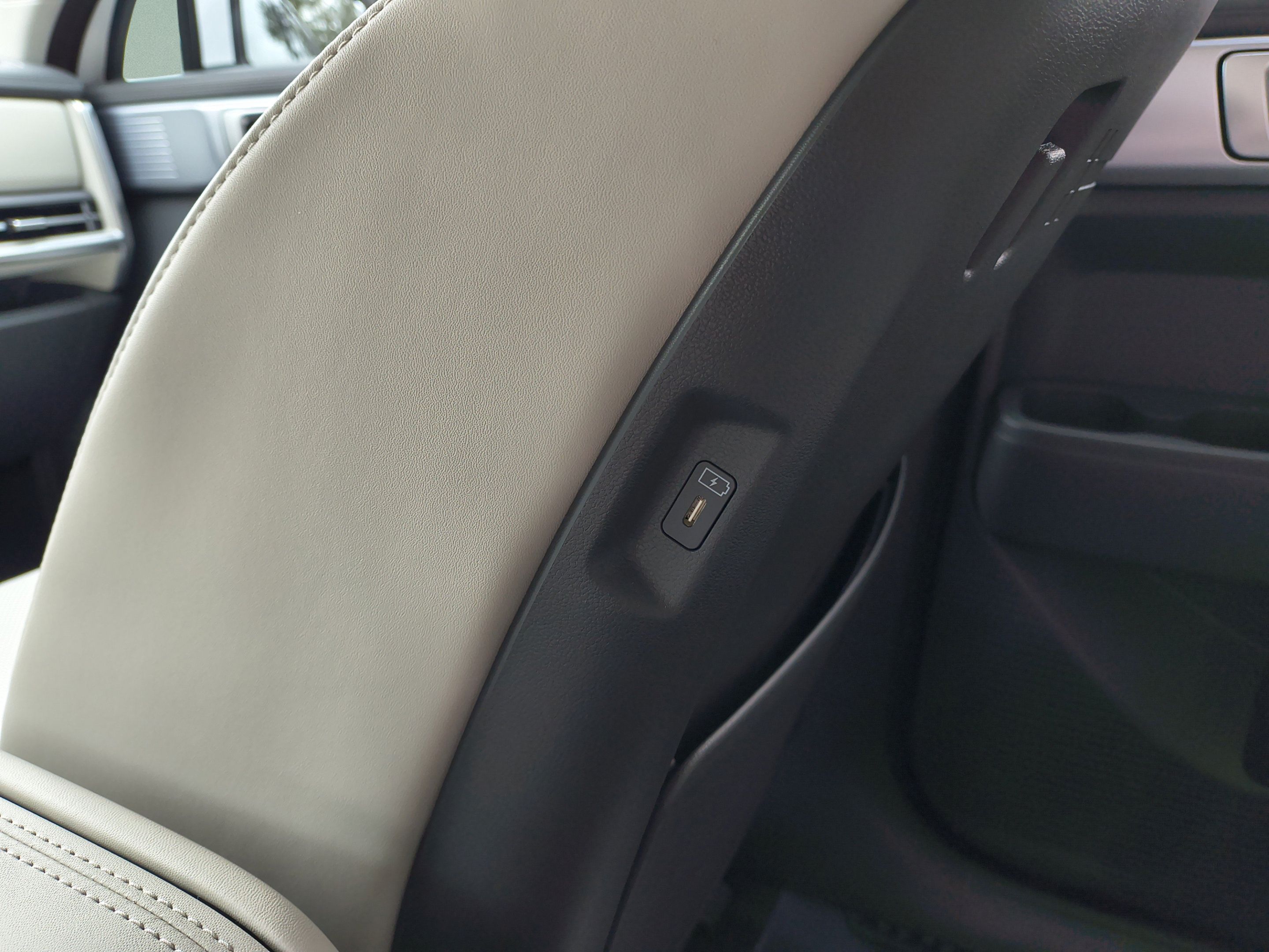Used 2026 Hyundai Santa Fe SEL FWD image 16