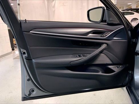 Used 2023 BMW 530e xDrive w/ Premium Package image 21