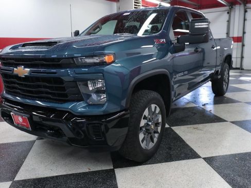 Used 2025 Chevrolet Silverado 2500 Custom w/ Custom Value Package AWD/4WD image 5
