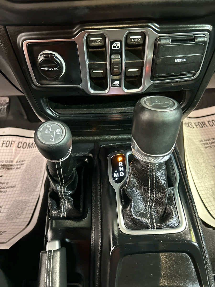 Used 2019 Jeep Wrangler Unlimited Sahara AWD/4WD image 7