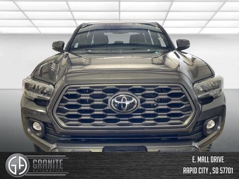 Used 2022 Toyota Tacoma TRD Off-Road w/ Technology Package AWD/4WD image 9