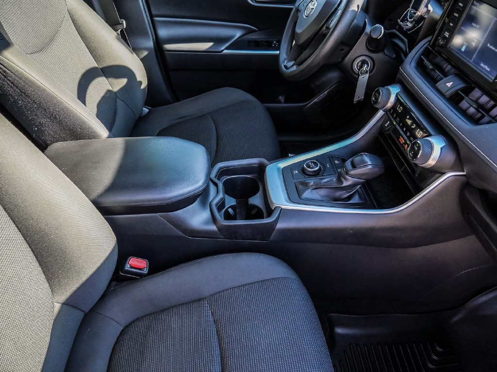 Used 2019 Toyota RAV4 LE AWD/4WD image 17
