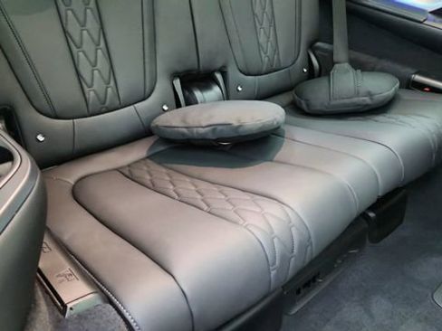 Used 2024 BMW X7 xDrive40i w/ Executive Package image 30