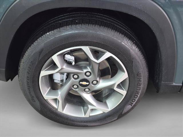 Used 2025 Chevrolet Trax LT FWD image 30