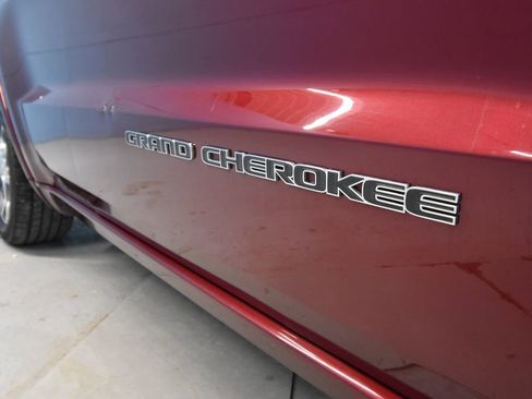 Used 2020 Jeep Grand Cherokee Overland image 40