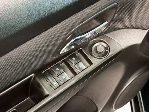 Used 2014 Chevrolet Cruze LT image 16