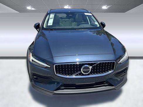New 2026 Volvo V60 B5 Cross Country Plus w/ Protection Package Premier image 6