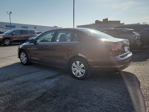 Used 2017 Volkswagen Jetta S image 4