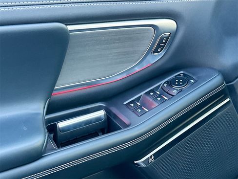 Used 2025 Ford Expedition Platinum image 21