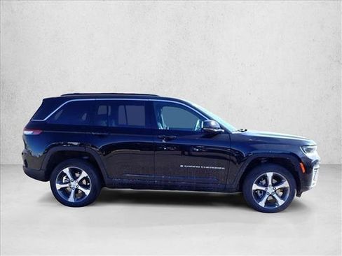 New 2026 Jeep Grand Cherokee Limited w/ Luxury Tech Group II AWD/4WD image 5