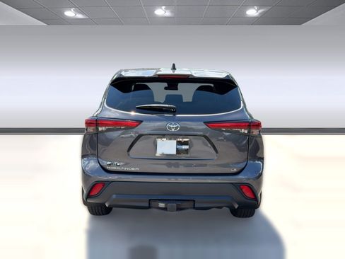 Used 2022 Toyota Highlander LE FWD image 10