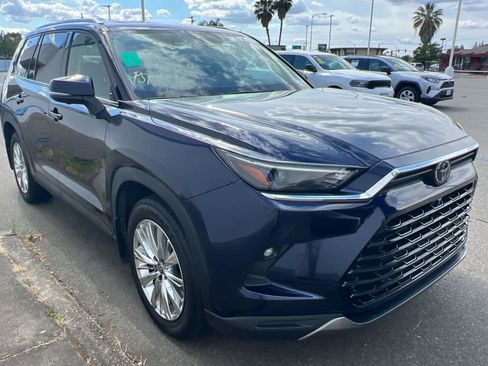 Used 2024 Toyota Grand Highlander AWD image 3