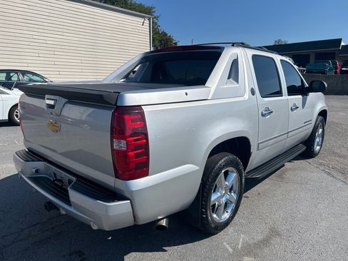 Used 2013 Chevrolet Avalanche LTZ AWD/4WD image 6
