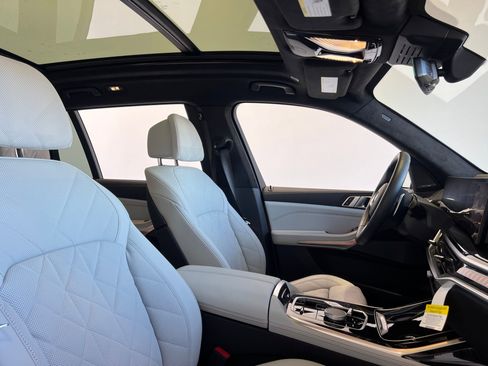 Used 2024 BMW X7 xDrive40i w/ M Sport Package image 26