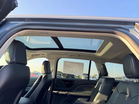 New 2025 Lincoln Aviator AWD image 10
