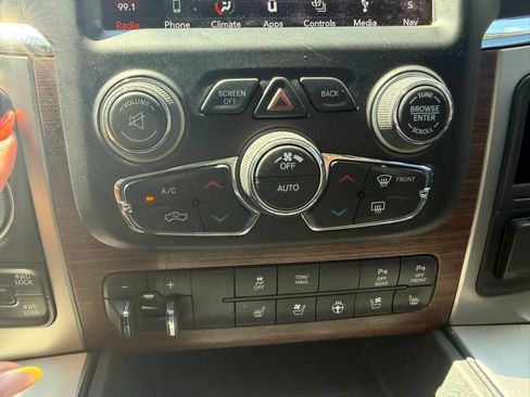 Used 2018 RAM 1500 Laramie w/ Convenience Group AWD/4WD image 26