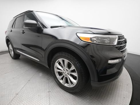 Used 2023 Ford Explorer XLT w/ Equipment Group 202A AWD/4WD image 37