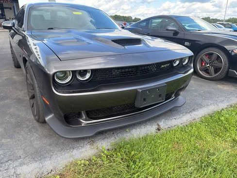 Used 2015 Dodge Challenger SRT Hellcat RWD image 2