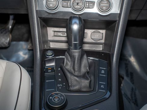 Used 2019 Volkswagen Tiguan SEL Premium w/ 3rd Row Seat Package image 27