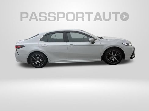 Used 2024 Toyota Camry SE FWD image 2