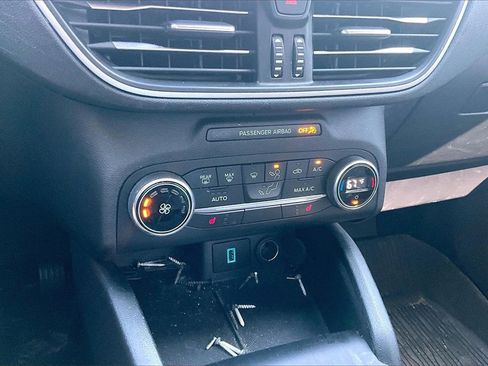 Used 2020 Ford Escape SE image 23