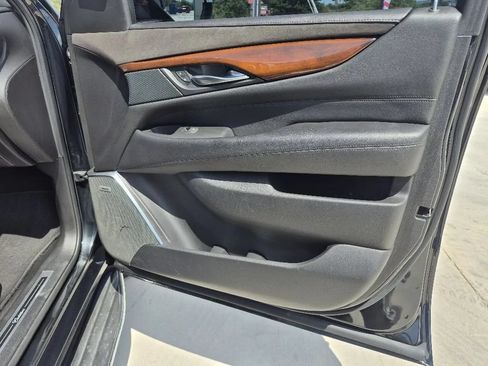 Used 2018 Cadillac Escalade Luxury RWD image 19