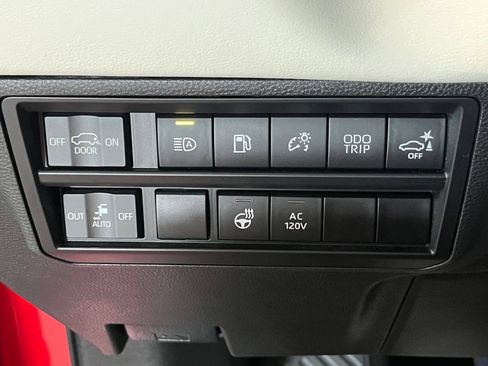 Used 2023 Toyota Sequoia Capstone AWD/4WD image 36