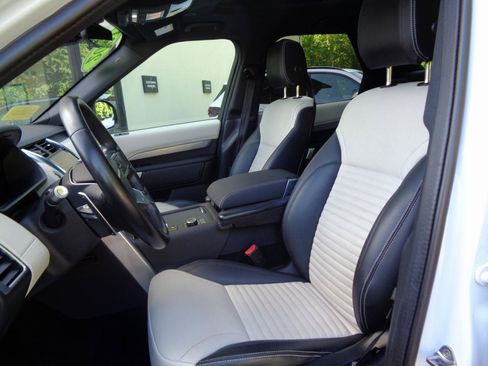 Used 2021 Land Rover Discovery S R-Dynamic AWD/4WD image 8