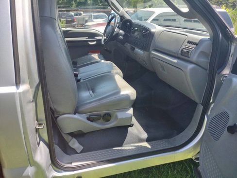 Used 2006 Ford F350 2WD Regular Cab DRW Super Duty image 12