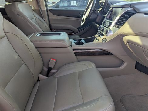 Used 2019 GMC Yukon SLT w/ Premium Edition image 6